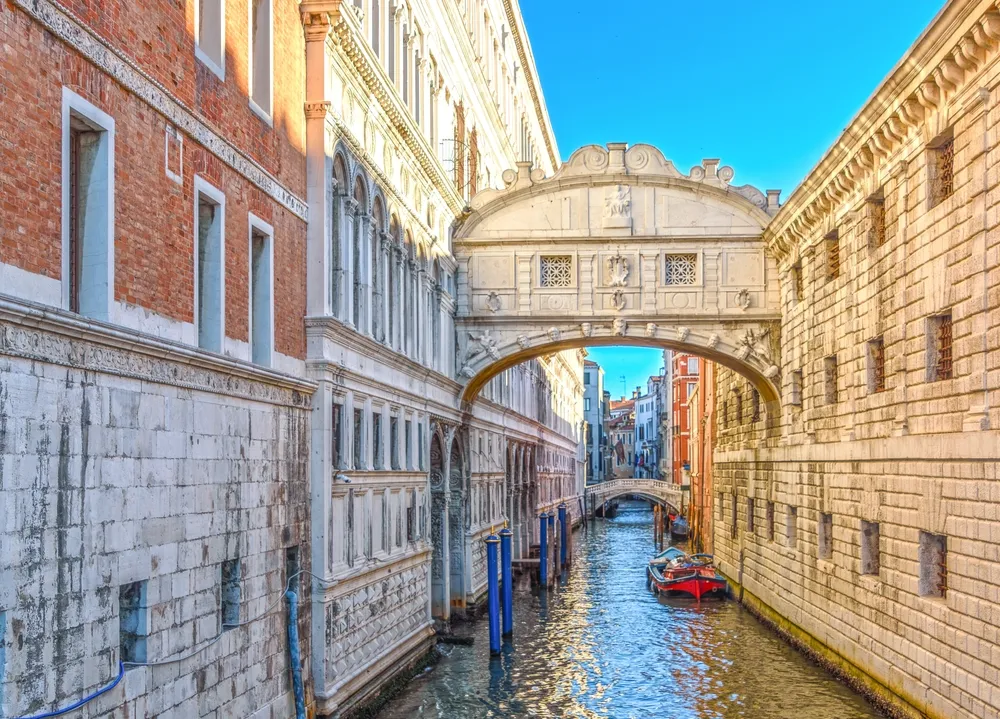 Ponte dei Sospiri (Brug der Zuchten), Venetië