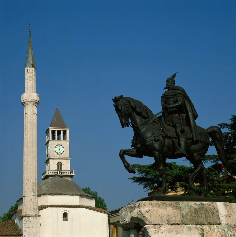 Klokkentoren (Kulla e Sahatit), Tirana